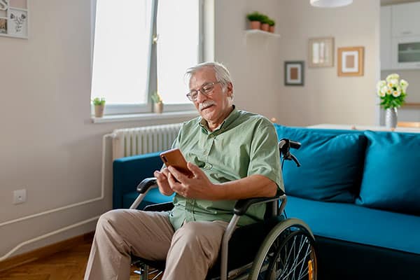 iStock-1187677618_RF Man taking virtual tour online