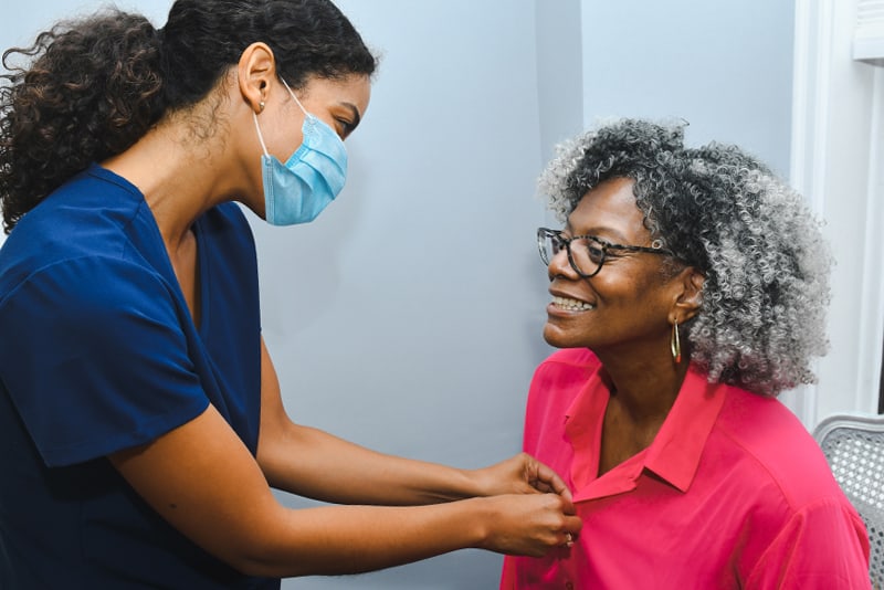 2022-long-term-care Nurse and patient in home care setting